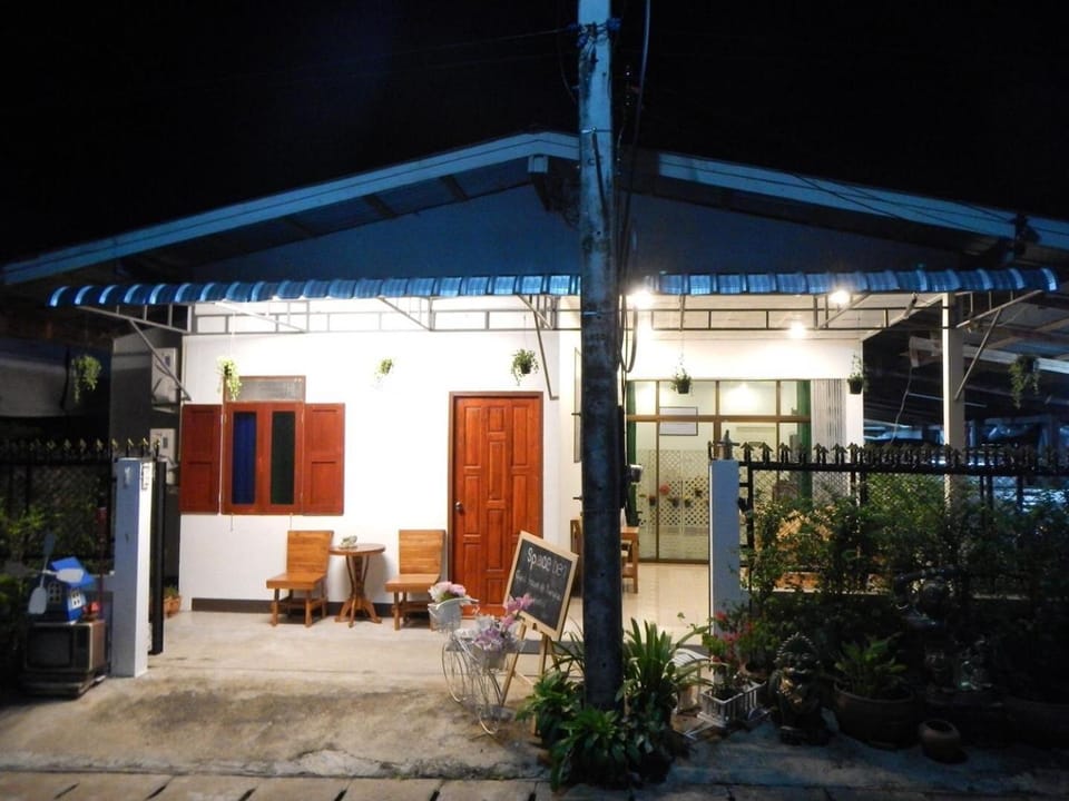 Facade/entrance, Facade/entrance