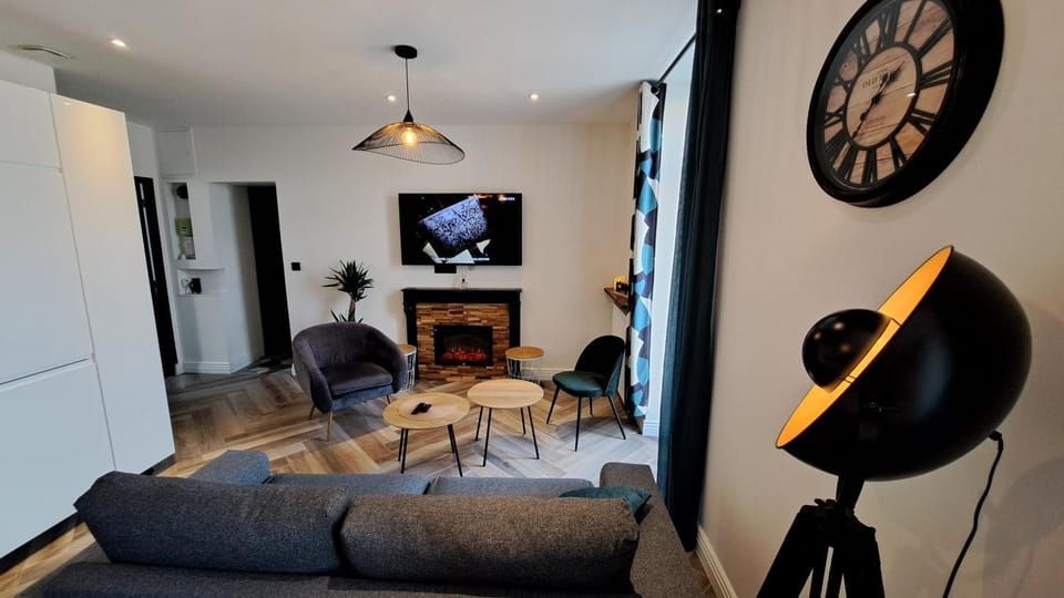 TV and multimedia, Living room, Seating area