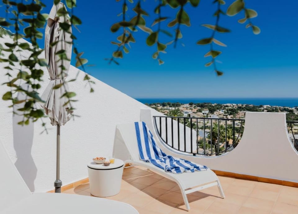 View (from property/room), Balcony/Terrace, Balcony/Terrace, Seating area, Sea view, sunbed