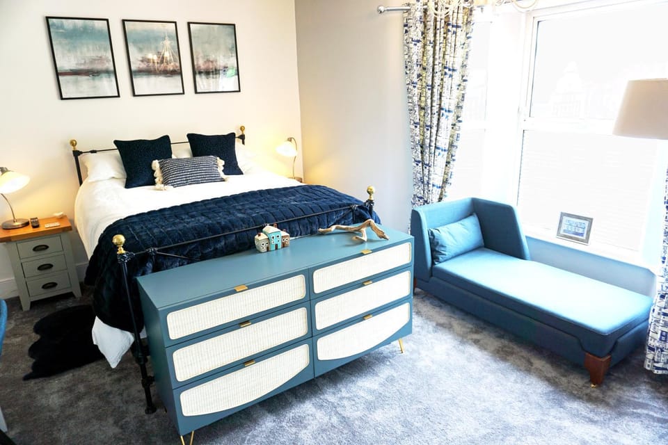 Bed, Photo of the whole room, Bedroom, hair dresser