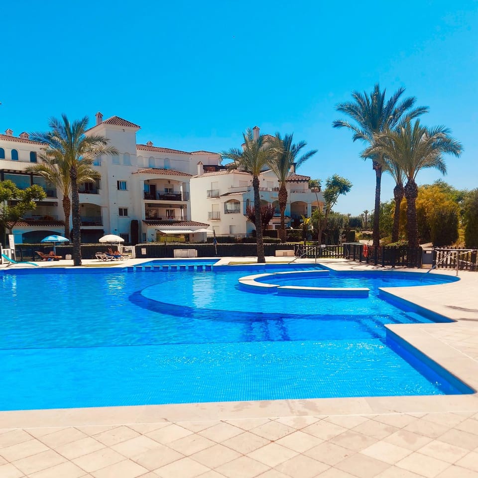 Day, Swimming pool