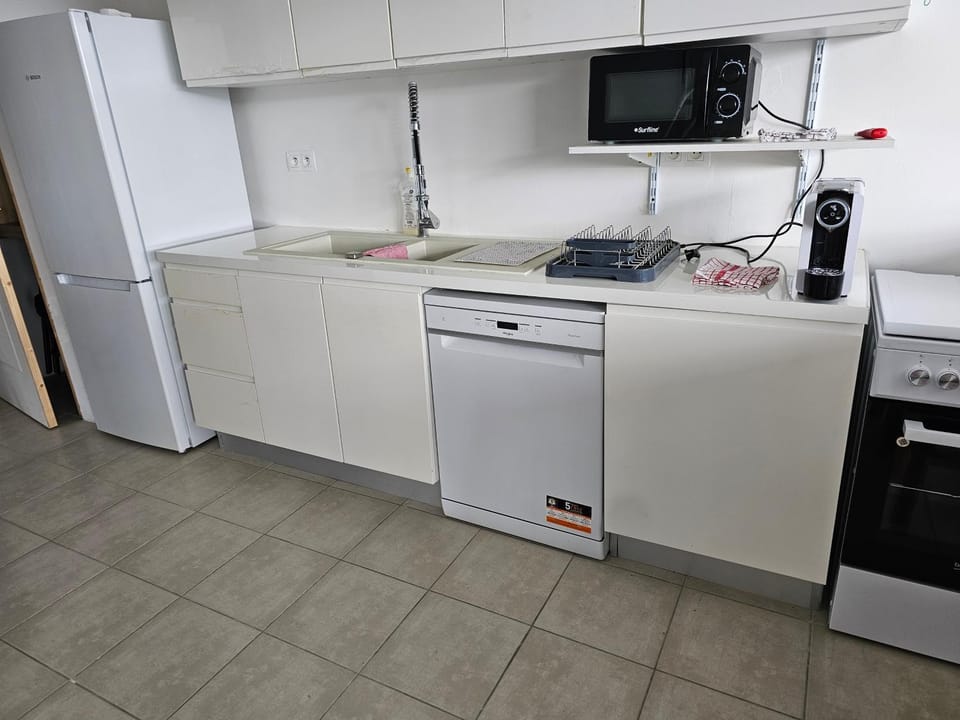 Coffee/tea facilities, Kitchen or kitchenette, dishwasher, oven