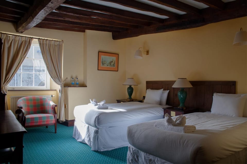 Day, Photo of the whole room