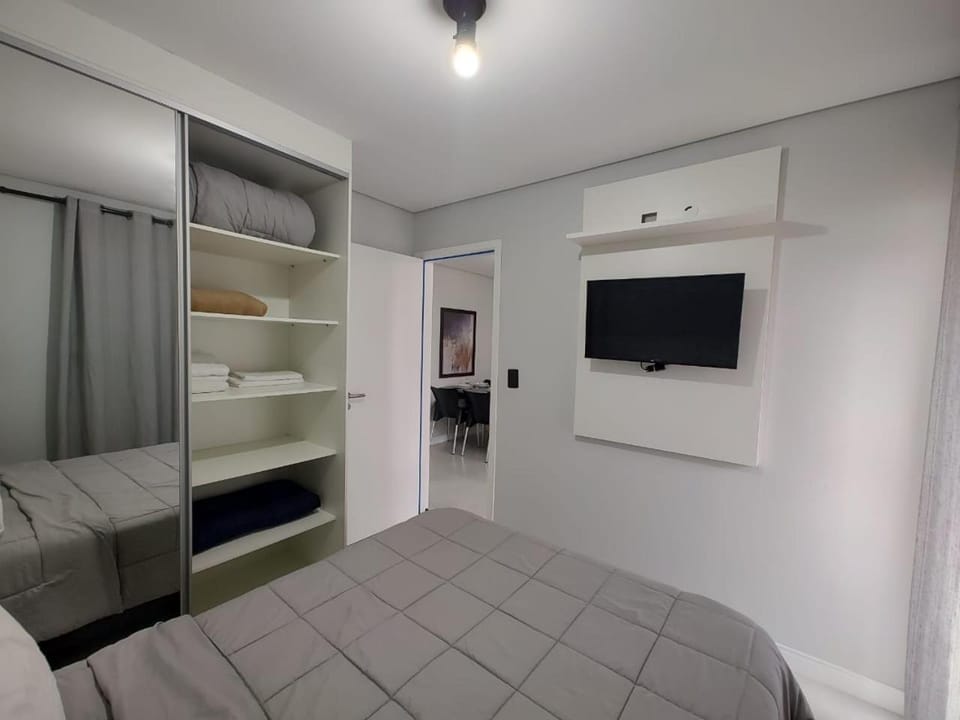 Bed, TV and multimedia, Bedroom