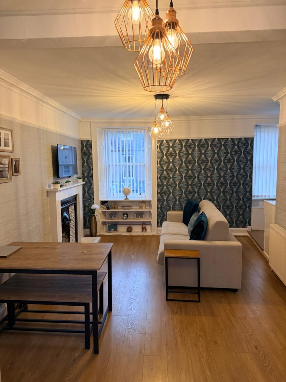 TV and multimedia, Living room, Seating area, Dining area