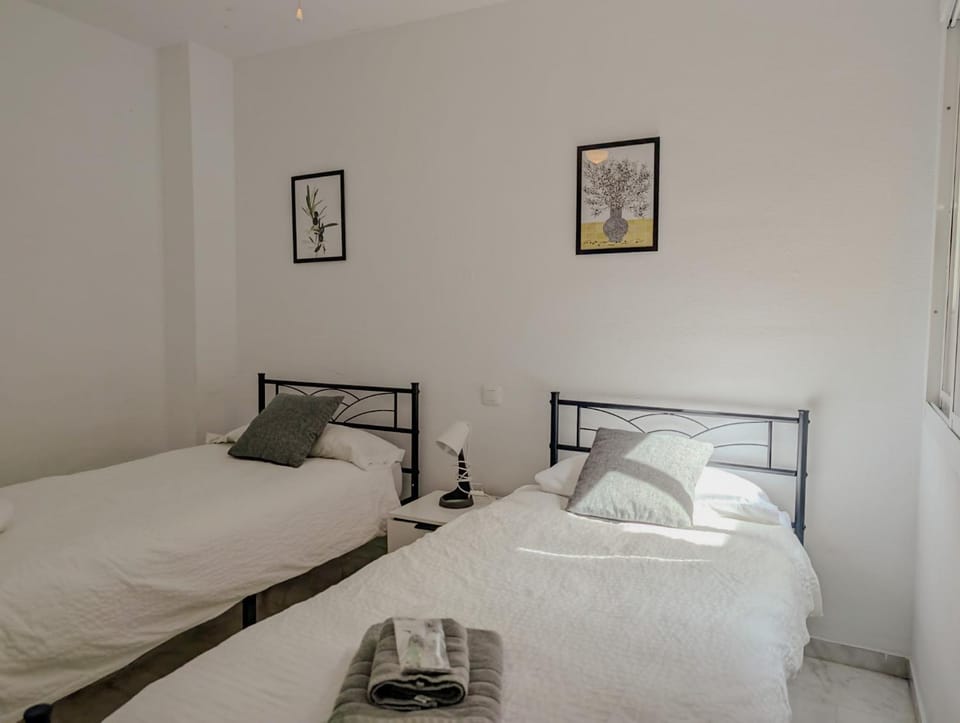 Relaxing 2 Bed duplex: seaviews, terrace & rooftop Apartment in Marbella