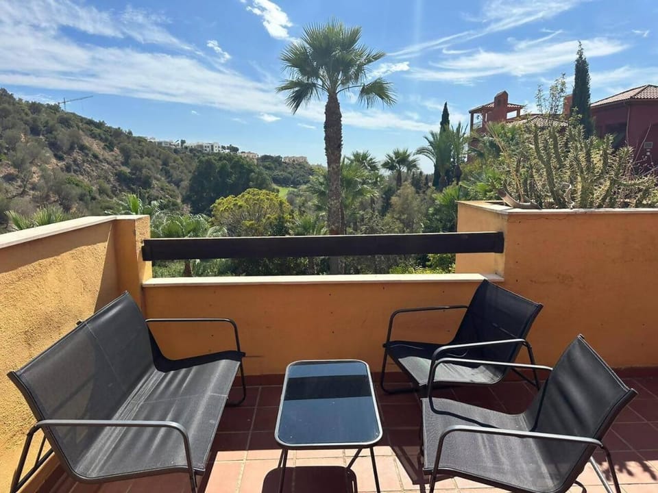 Relaxing 2 Bed duplex: seaviews, terrace & rooftop Apartment in Marbella