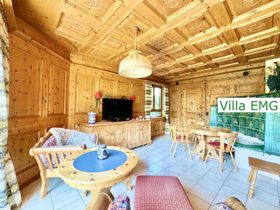 TV and multimedia, Living room, Decorative detail, Seating area, Dining area, Evening entertainment, oven