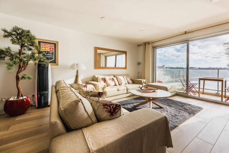 BLUE UHAINA KEYWEEK Sea view apartment Biarritz downtown Apartment in Biarritz
