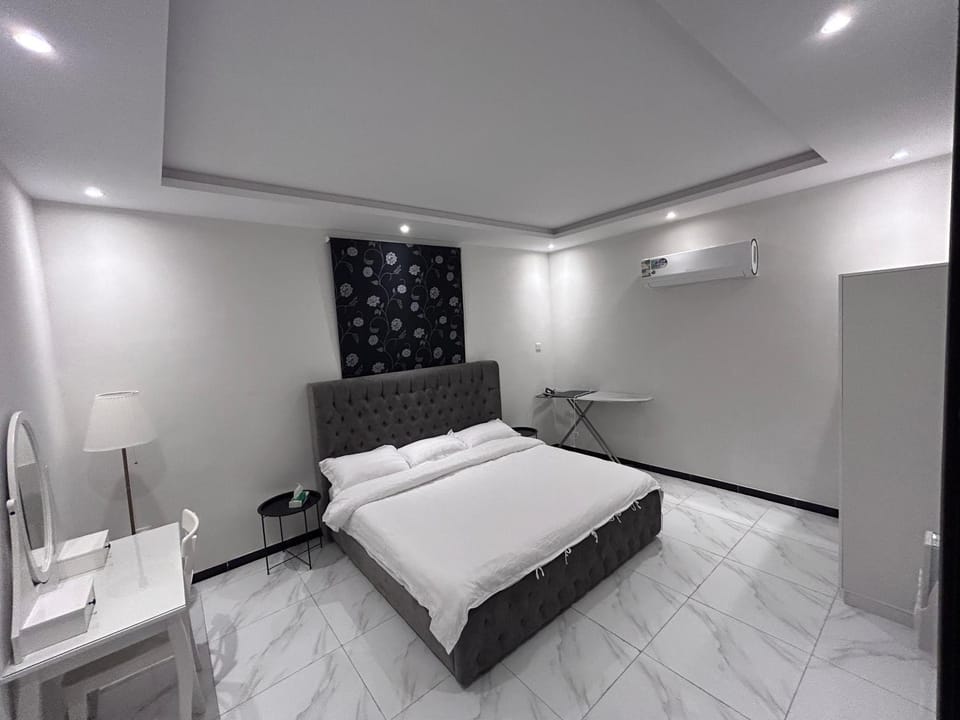 Bed, Photo of the whole room, Bedroom, air conditioner