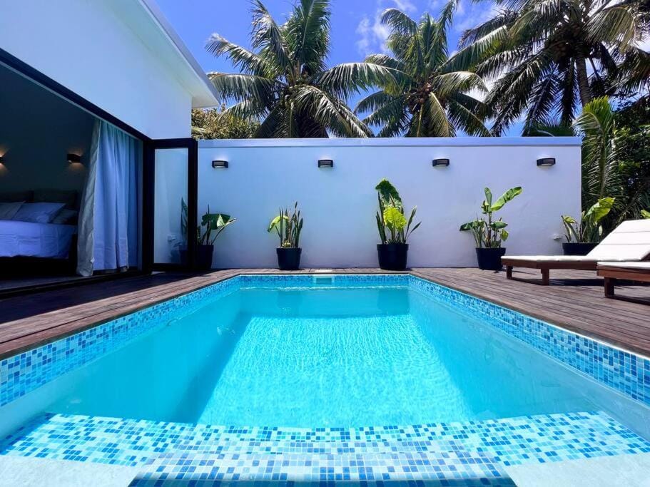 Patio, Day, Pool view, Swimming pool, sunbed