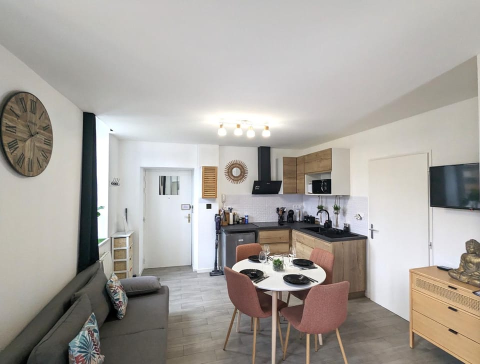 TV and multimedia, Kitchen or kitchenette, Dining area, minibar