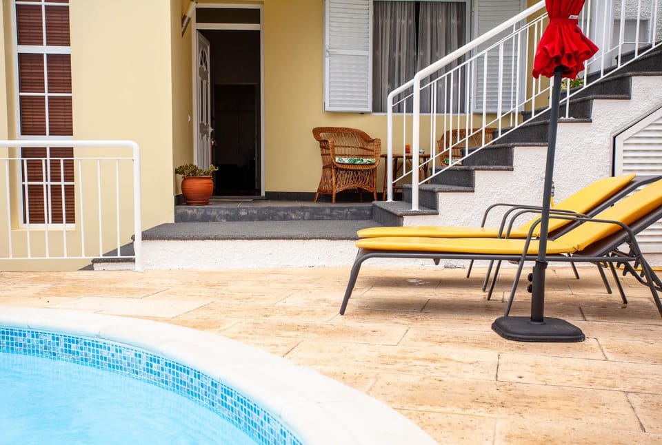 Day, Pool view, Swimming pool, sunbed