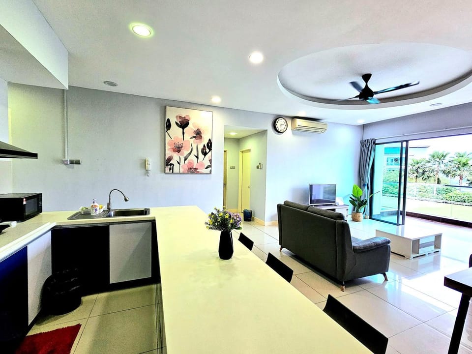 TV and multimedia, Kitchen or kitchenette, Living room, Dining area