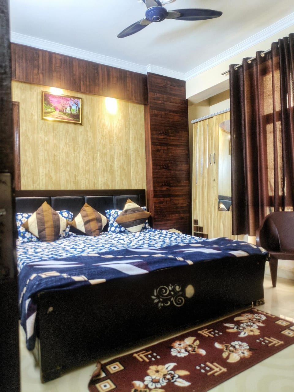 Photo of the whole room, Bedroom
