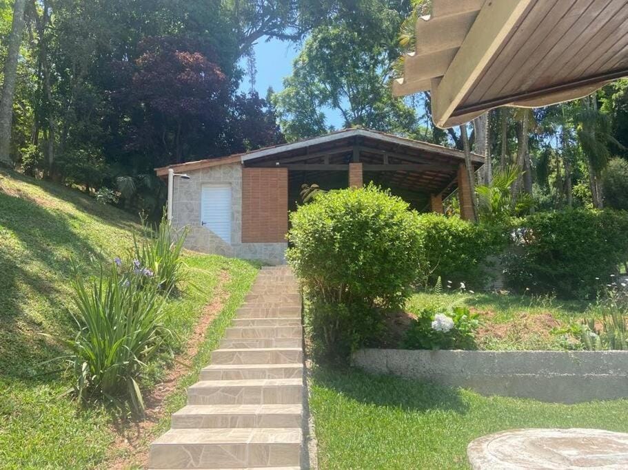 Linda chácara em Ibiuna com lago e piscina House in State of São Paulo