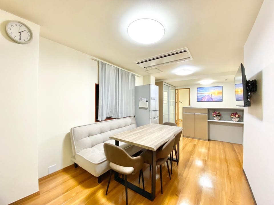 TV and multimedia, Kitchen or kitchenette, Living room, Photo of the whole room, Dining area, hair dresser, air conditioner