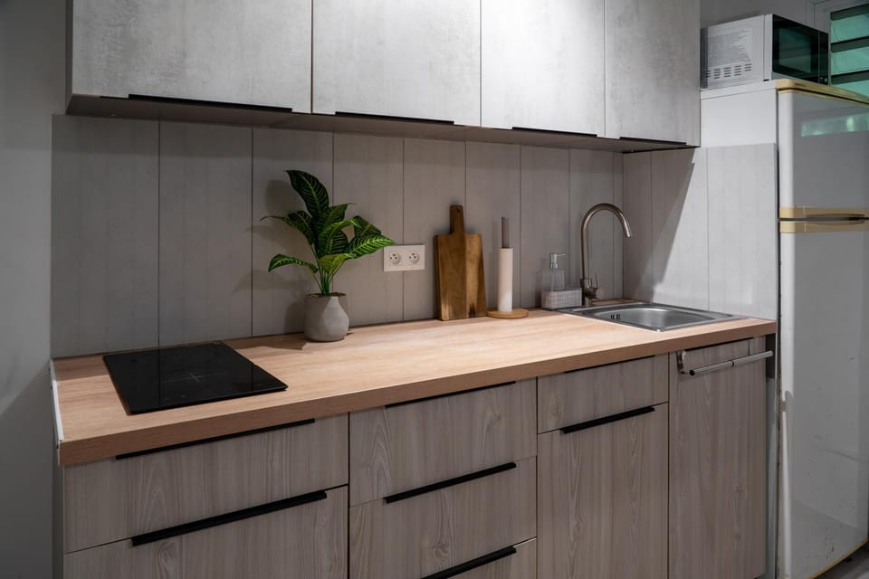 Kitchen or kitchenette