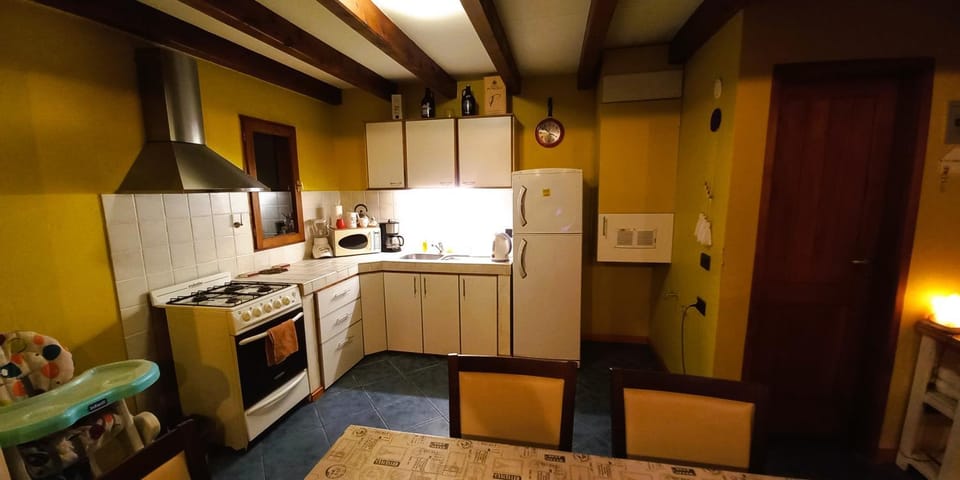 Coffee/tea facilities, Kitchen or kitchenette, oven, pet friendly, stove, toaster