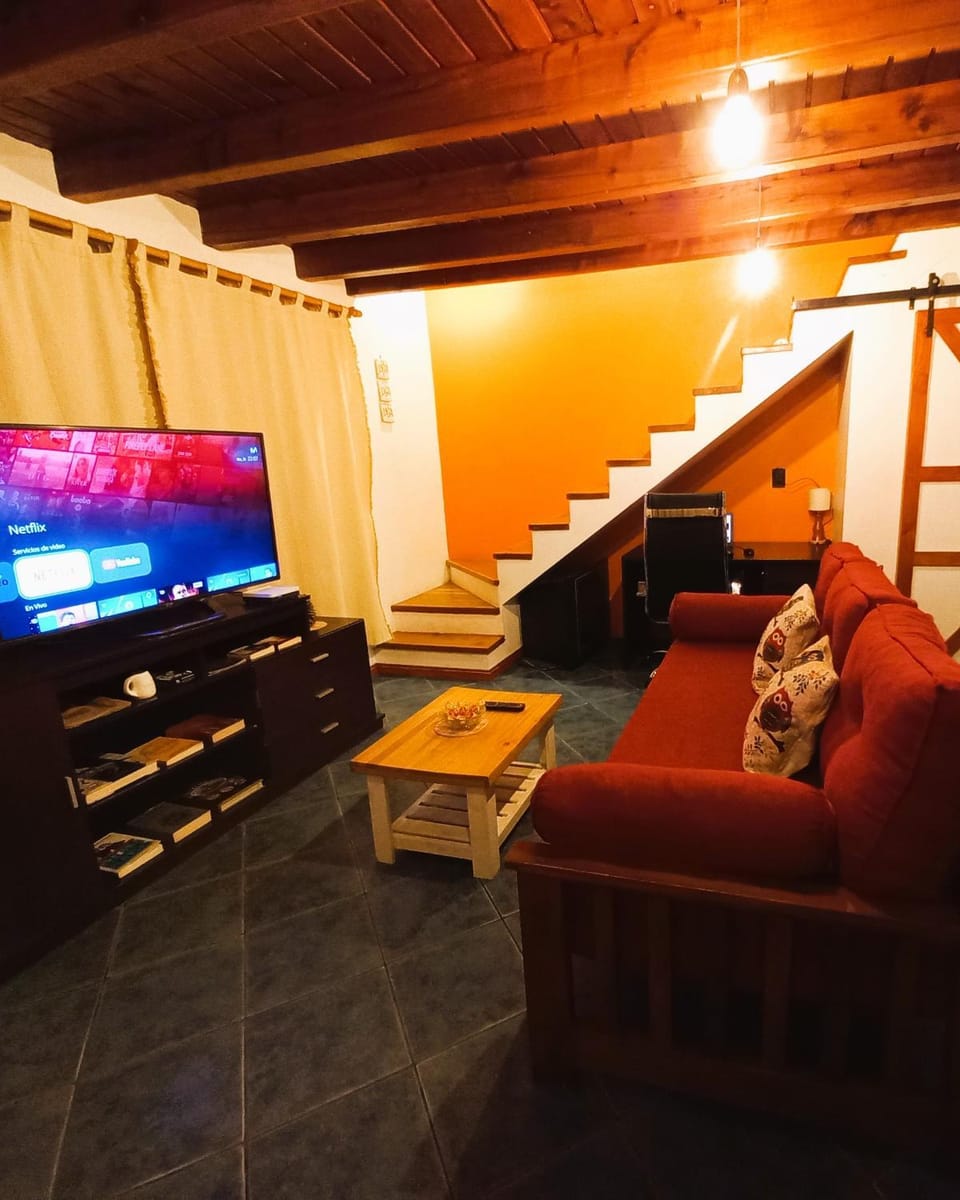 TV and multimedia, Living room, Seating area, Evening entertainment