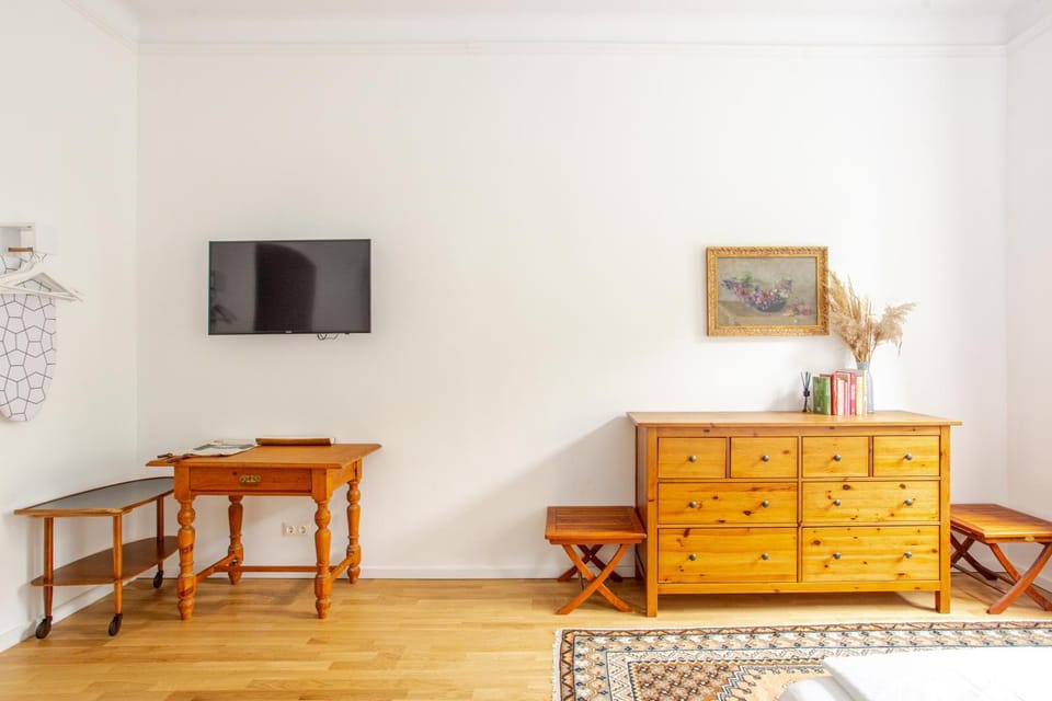TV and multimedia, Living room, Evening entertainment