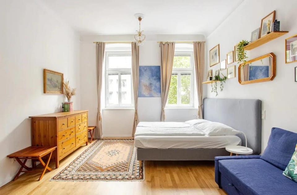 Bed, Living room, Photo of the whole room