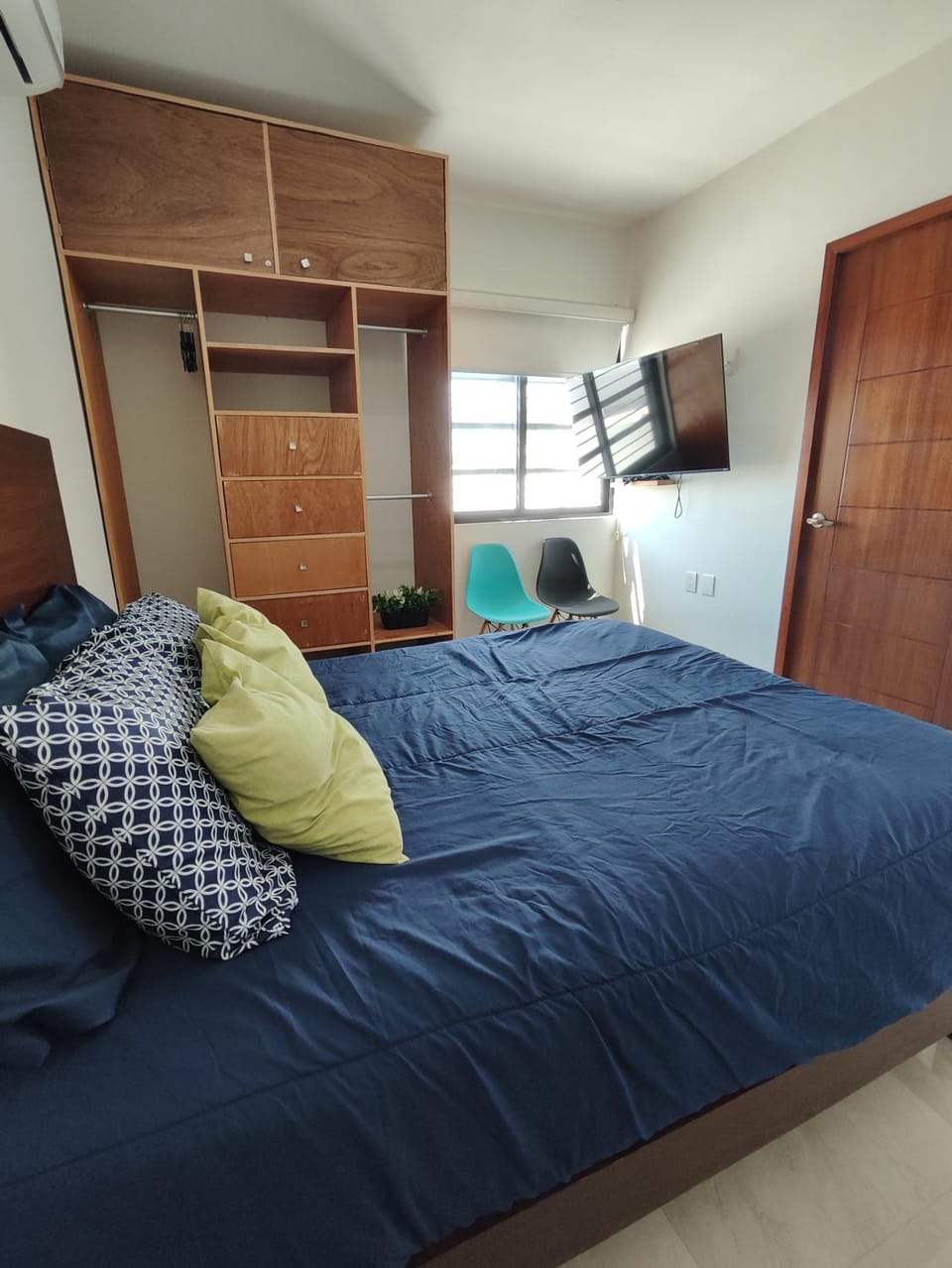 Bed, TV and multimedia