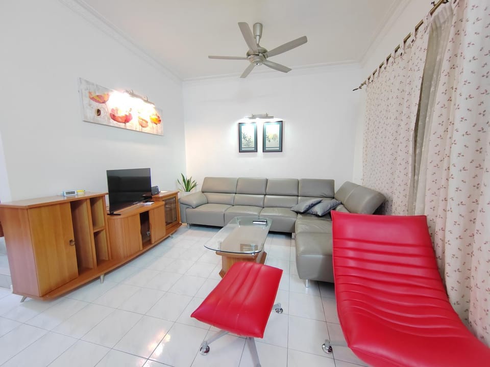 TV and multimedia, Living room, Seating area, air conditioner