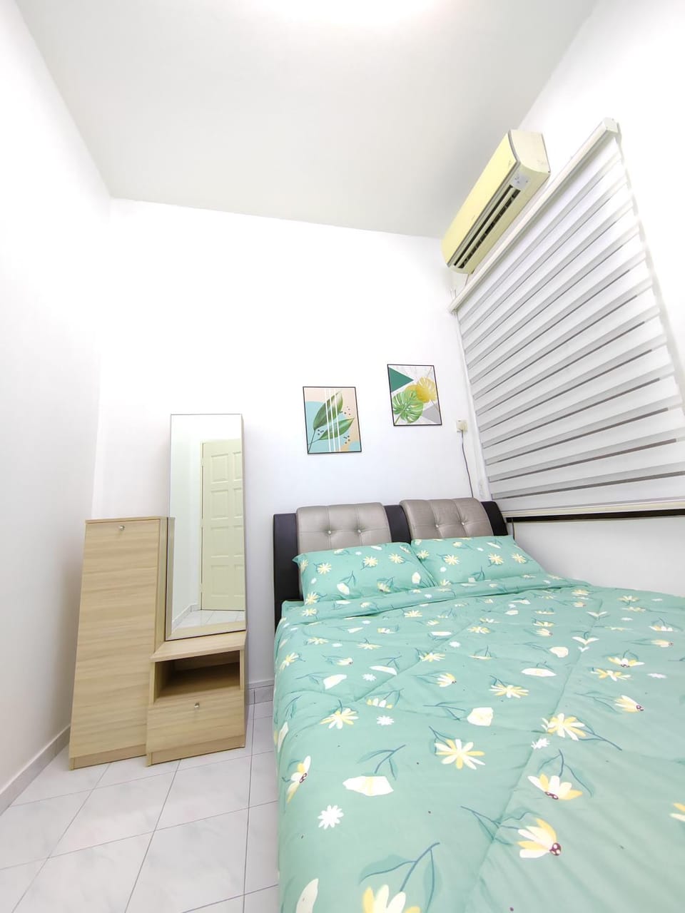 Bed, Photo of the whole room, Bedroom, air conditioner