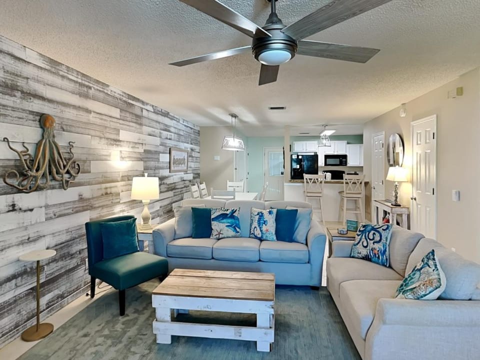 Kitchen or kitchenette, Living room, Seating area, Dining area, furniture