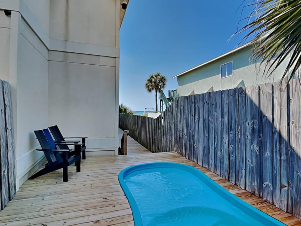 Patio, Balcony/Terrace, Seating area, Swimming pool