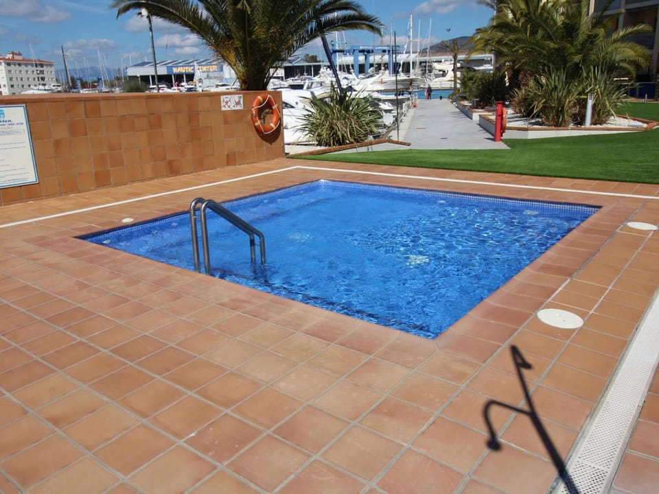 Apartamento luminoso en Santa Margarita con terraza y piscina, cerca de la playa de la Rubina - ES-258-79 Apartment in Roses