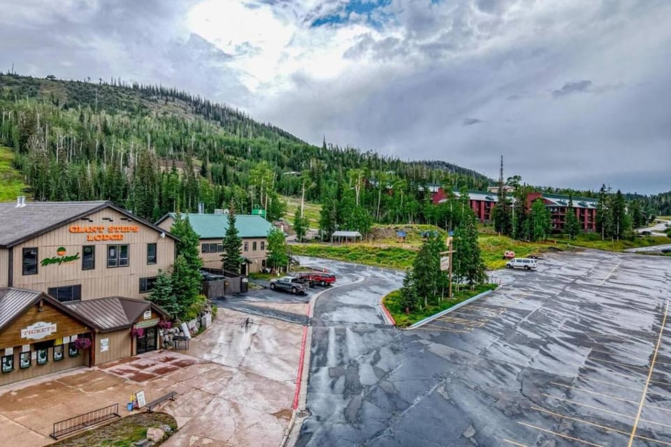Giant Steps #8 - Ski Inout With Hot Tub And Sauna Apartment in Brian Head
