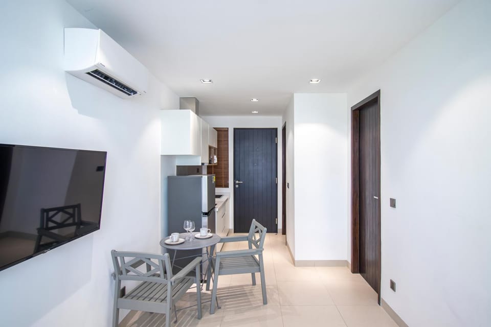 Living room, Dining area, air conditioner
