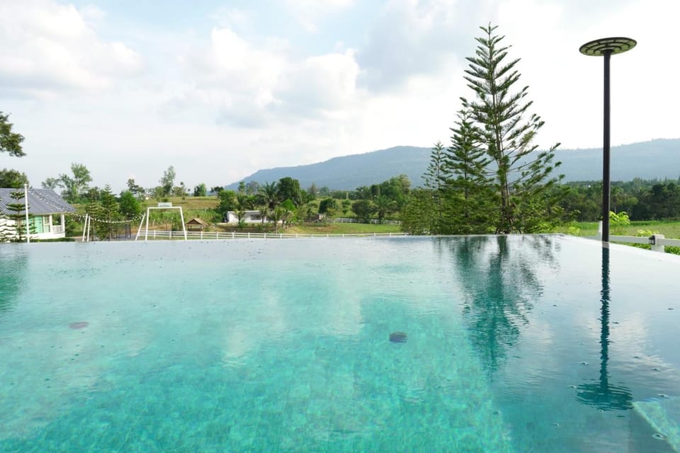 Mountain view, Pool view