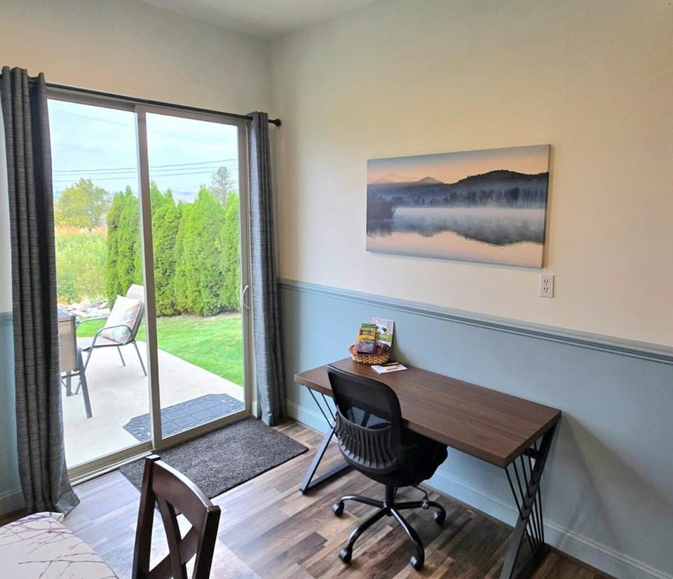 Immaculate Home w/ Mtn and River Views! Apartment in Wenatchee