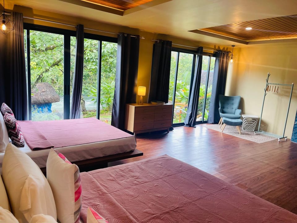 Bed, Photo of the whole room, Seating area, Bedroom