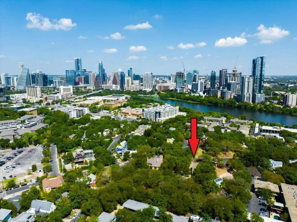 Urban Cowboy Villas - Heart of 704 House in Austin