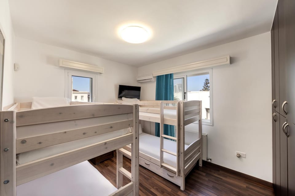 Bedroom, bunk bed