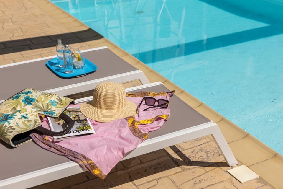 Pool view, Swimming pool, sunbed