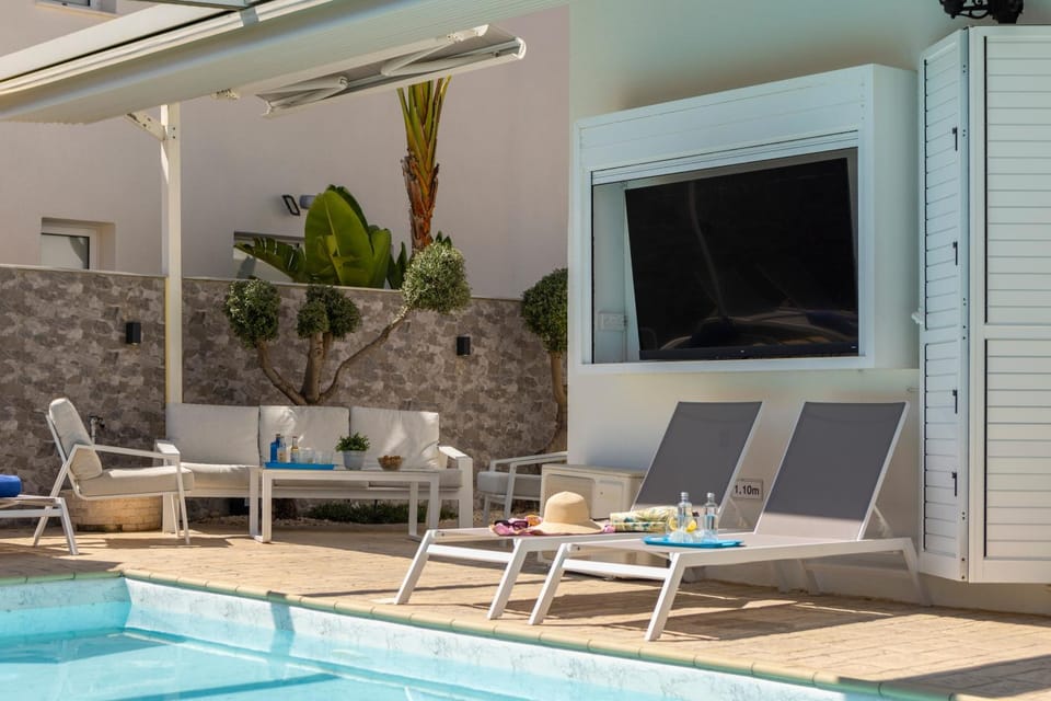 TV and multimedia, Pool view, Swimming pool, sunbed