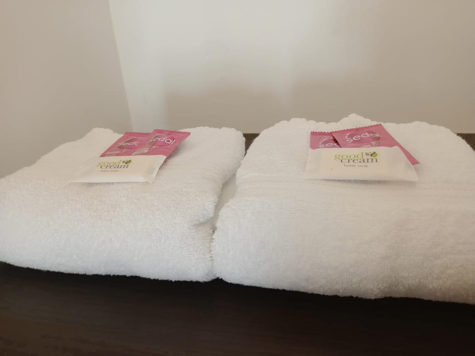 Toilet, towels