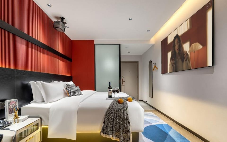 Bed, Photo of the whole room, Evening entertainment, Bedroom