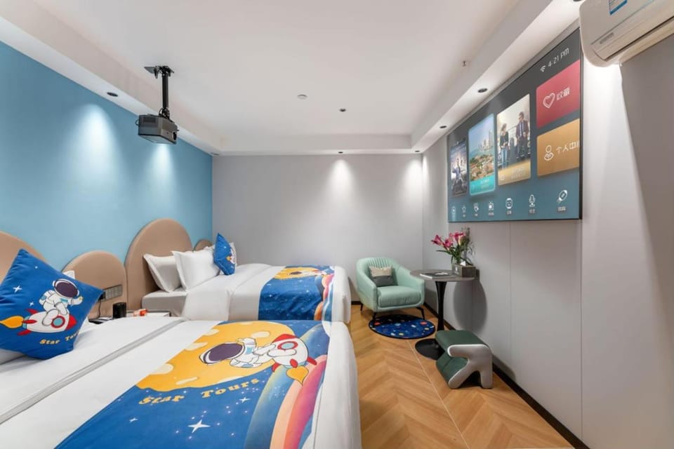 Bed, TV and multimedia, air conditioner