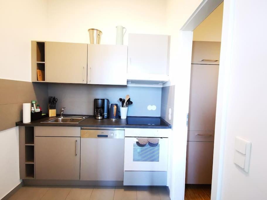 SC 07 by ROCKCHAIR Apartments l SUPERHOST Status l 2,5 Bedrooms Boxspringbeds Balcony Elevator welcomes you! Apartment in Berlin