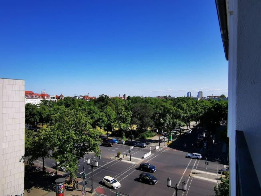 SC 07 by ROCKCHAIR Apartments l SUPERHOST Status l 2,5 Bedrooms Boxspringbeds Balcony Elevator welcomes you! Apartment in Berlin