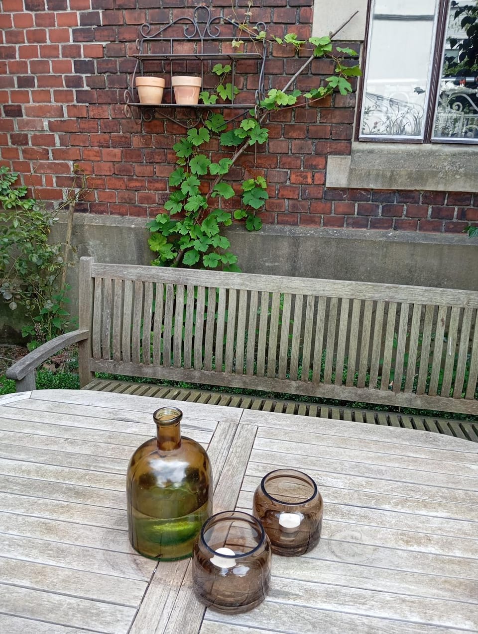 Garden, Seating area, Food