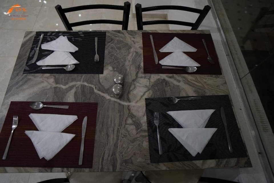 Restaurant/places to eat, Dining area, On site, Breakfast