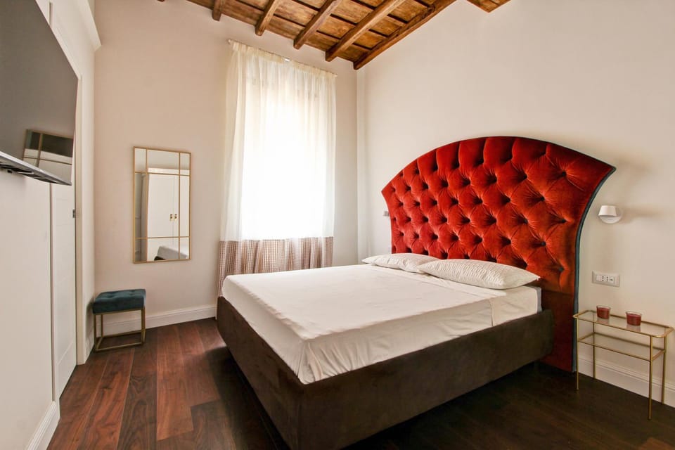 Bed, TV and multimedia, Photo of the whole room, Bedroom