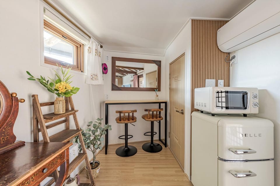 Coffee/tea facilities, Dining area, minibar, oven